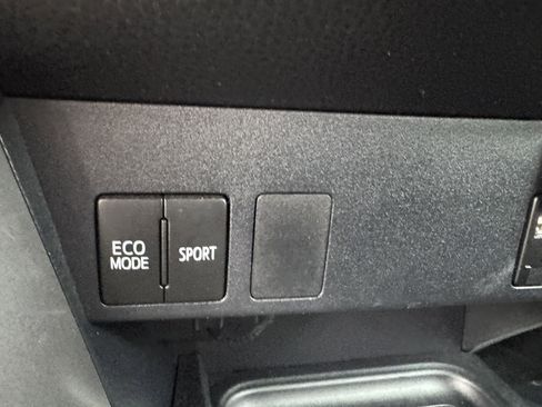 Used 2016 Toyota RAV4 LE image 28