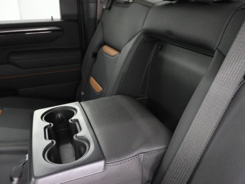 Used 2025 GMC Sierra 2500 AT4 w/ AT4 Premium Plus Package AWD/4WD image 47