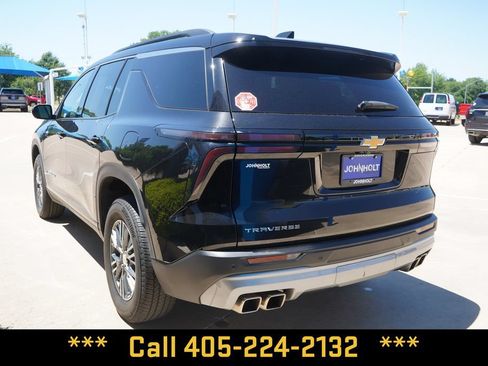 Used 2025 Chevrolet Traverse LT FWD image 10