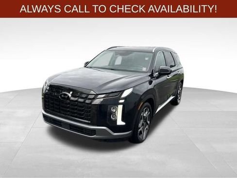 Used 2023 Hyundai Palisade Limited w/ Winter Package FWD image 3