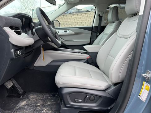 Used 2026 Ford Explorer Active w/ Active Comfort Package image 3