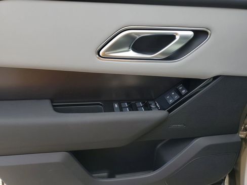 New 2026 Land Rover Range Rover Velar Dynamic SE image 13