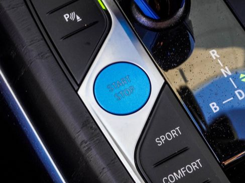 Used 2022 BMW i4 eDrive40 image 32