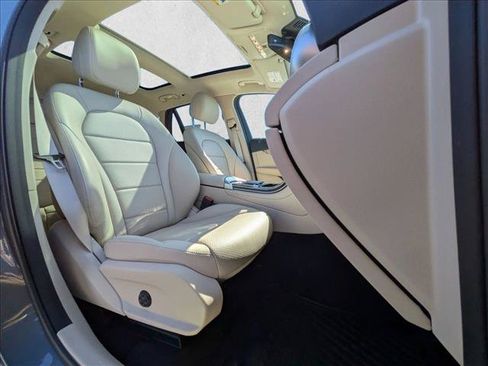 Used 2021 Mercedes-Benz GLC 300 4MATIC image 20