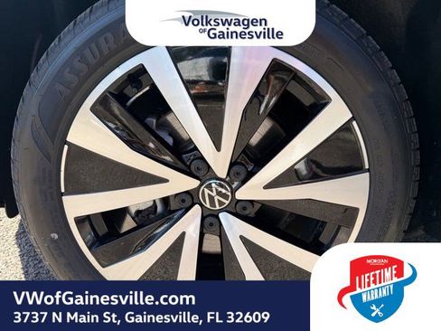 Certified 2024 Volkswagen Taos SE image 28