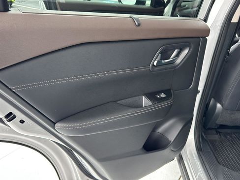 Used 2023 Nissan Rogue SV w/ SV Premium B Package image 15