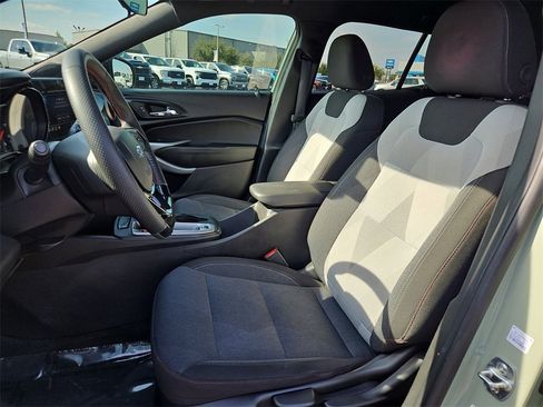 Certified 2024 Chevrolet Trax RS w/ Driver Confidence Package image 18