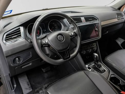 Used 2021 Volkswagen Tiguan SEL FWD image 3