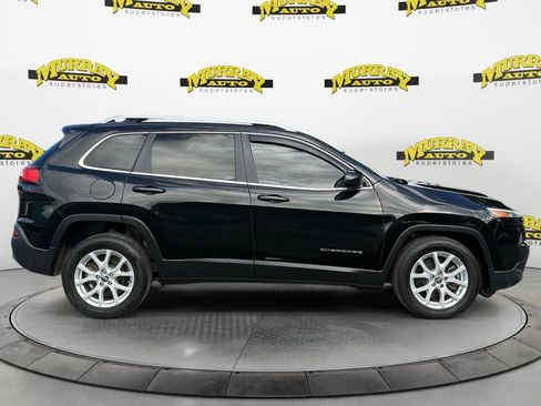 Used 2017 Jeep Cherokee Latitude FWD image 6