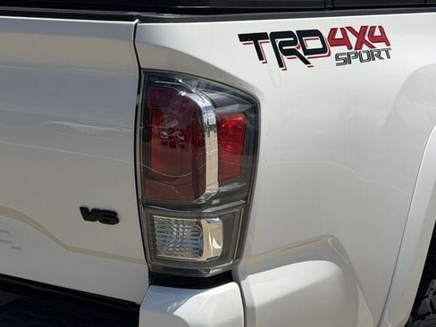 Used 2022 Toyota Tacoma TRD Sport AWD/4WD image 7