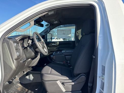 New 2026 GMC Sierra 2500 Pro w/ Convenience Package image 8