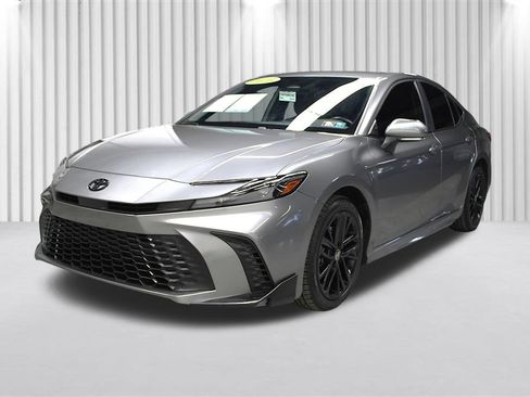 Used 2025 Toyota Camry SE w/ Convenience Package AWD/4WD image 8