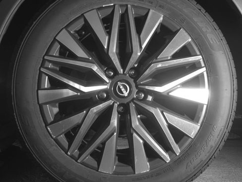 Used 2025 Nissan Altima 2.5 SV FWD image 14
