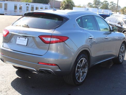 Used 2017 Maserati Levante S image 9