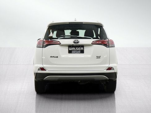 Used 2018 Toyota RAV4 XLE AWD/4WD image 4