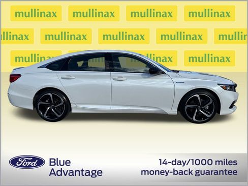 Used 2022 Honda Accord Sport image 2