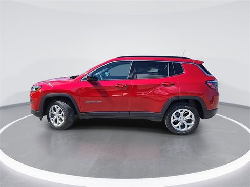 Used 2024 Jeep Compass Latitude image 5
