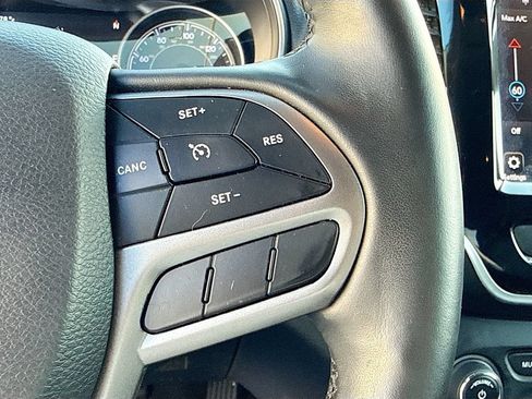 Used 2019 Jeep Cherokee Limited FWD image 38