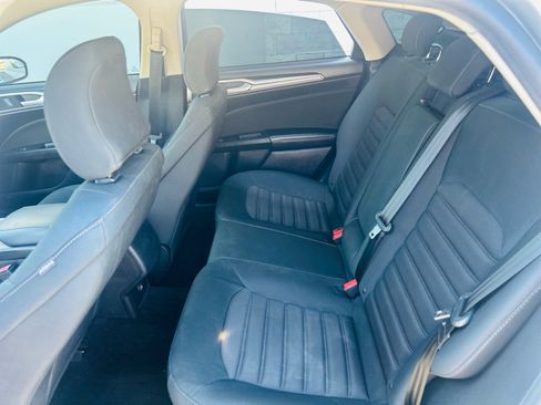 Used 2018 Ford Fusion SE FWD image 18