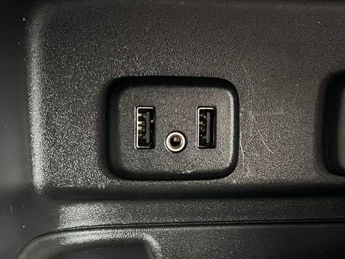 Used 2018 Chevrolet Equinox Premier image 29