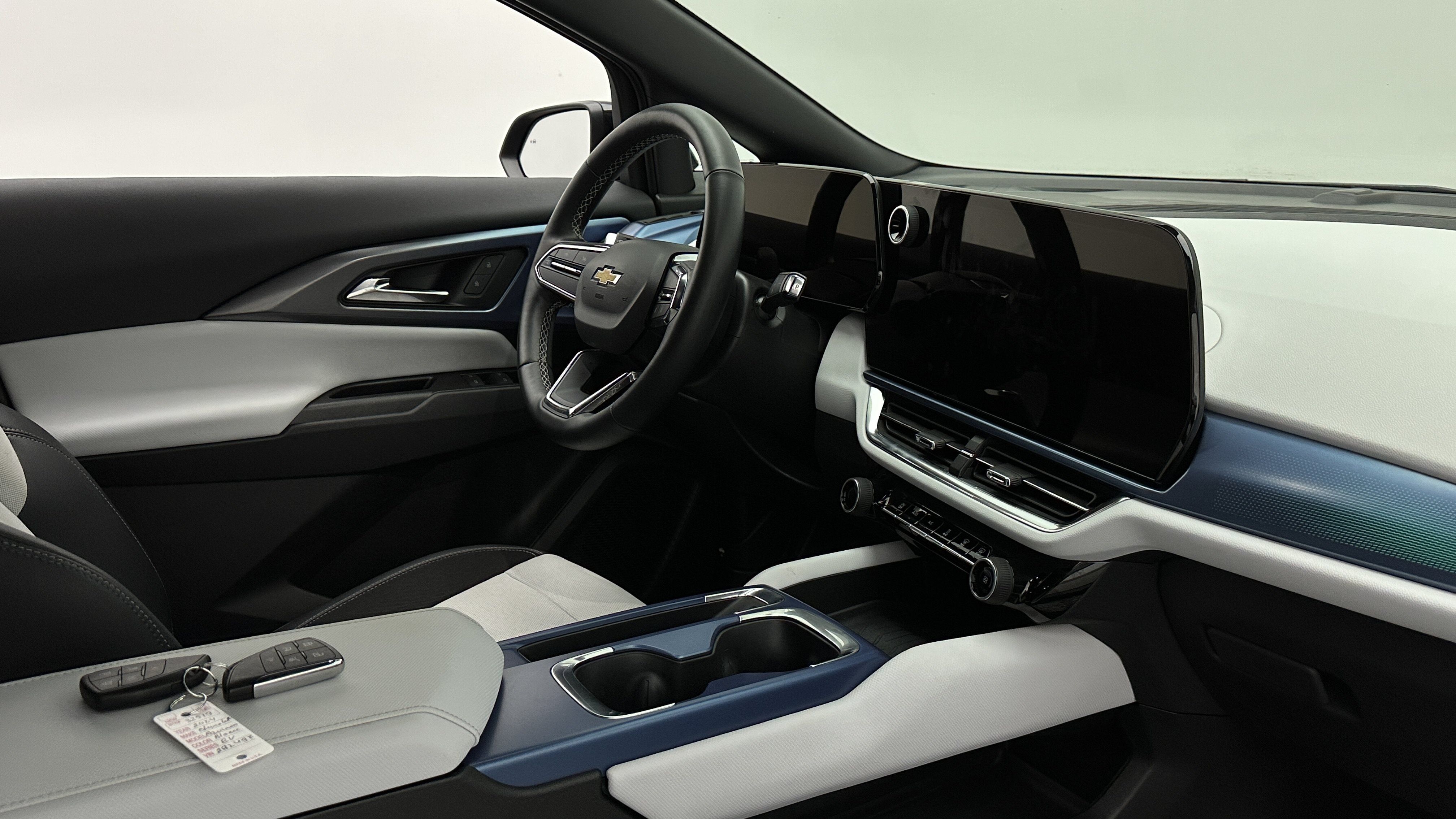 Used 2024 Chevrolet Equinox EV LT FWD image 40