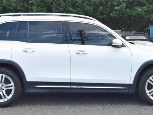 Used 2020 Mercedes-Benz GLB 250 4MATIC w/ Premium Package image 12