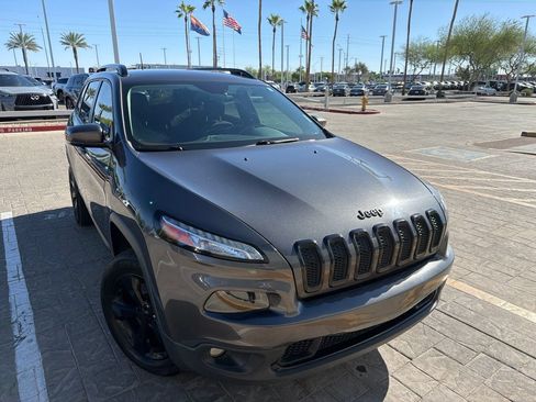 Used 2017 Jeep Cherokee High Altitude AWD/4WD image 3