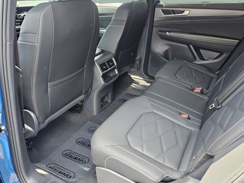 Used 2025 Volkswagen Atlas Cross Sport SE FWD image 9