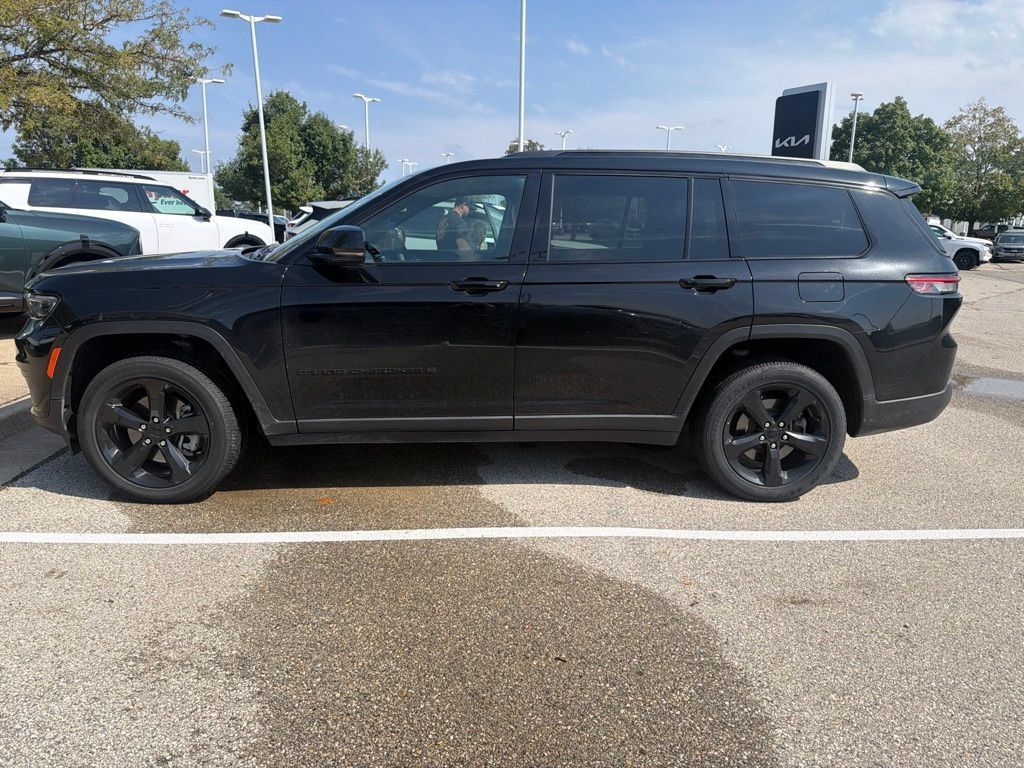 Used 2024 Jeep Grand Cherokee L Altitude AWD/4WD image 4