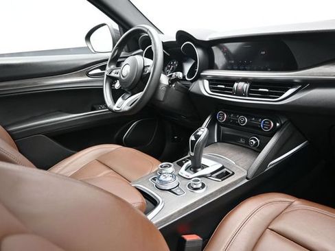 Used 2023 Alfa Romeo Stelvio Ti AWD/4WD image 19