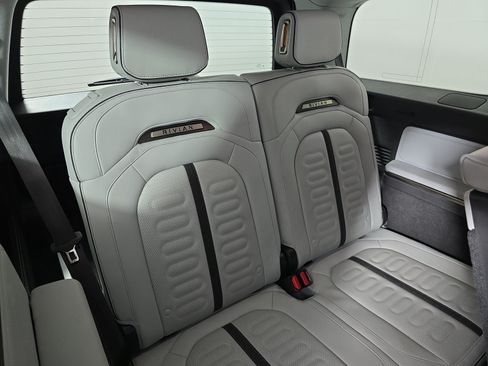 Used 2025 Rivian R1S Adventure AWD/4WD image 25