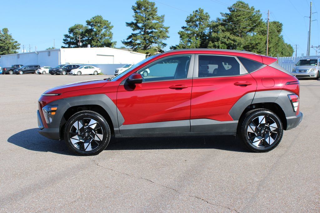 Used 2025 Hyundai Kona SEL AWD/4WD image 3