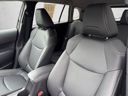 Certified 2026 Toyota Corolla Cross XLE FWD image 16