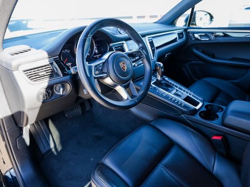 Certified 2018 Porsche Macan Sport Edition image 4