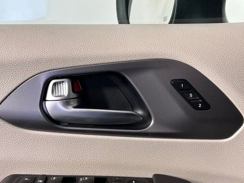 Used 2023 Chrysler Pacifica Touring-L FWD image 34