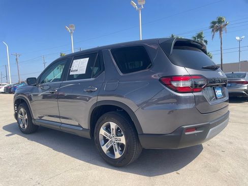 Used 2025 Honda Pilot EX-L image 3