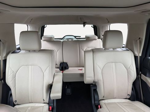 Used 2023 Ford Expedition Platinum AWD/4WD image 13