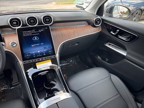 New 2025 Mercedes-Benz GLC 350e 4MATIC image 12