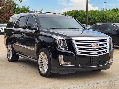 Used 2020 Cadillac Escalade Platinum AWD/4WD image 3