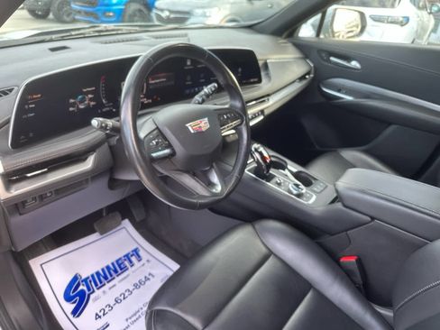 Used 2024 Cadillac XT4 Premium Luxury image 13