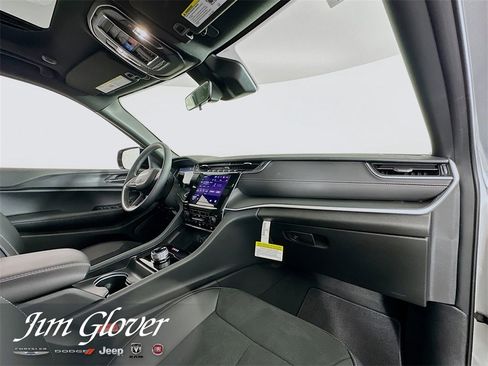 New 2025 Jeep Grand Cherokee Laredo image 39