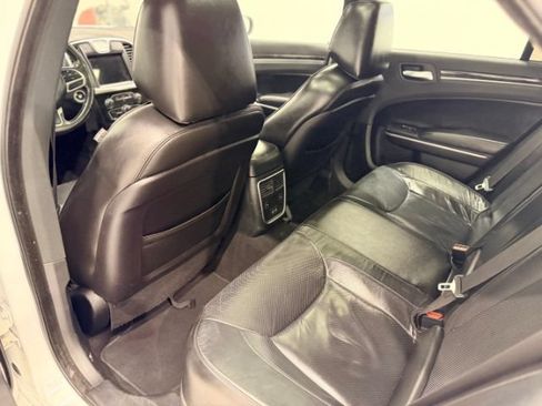 Used 2020 Chrysler 300 Limited AWD/4WD image 40