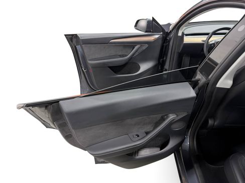 Certified 2023 Tesla Model Y Long Range AWD/4WD image 10