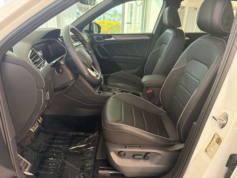Certified 2024 Volkswagen Tiguan SEL R-Line AWD/4WD image 5