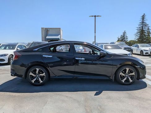 Used 2017 Honda Civic Touring image 4