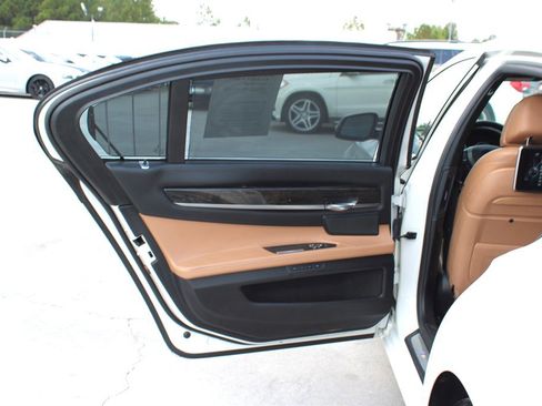 Used 2013 BMW 750Li image 36