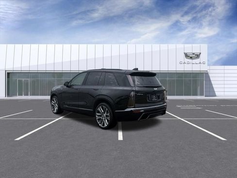 Certified 2026 Cadillac Vistiq Platinum w/ LPO, Floor Liner Package AWD/4WD image 4