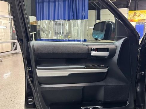 Used 2017 Toyota Tundra SR5 image 10