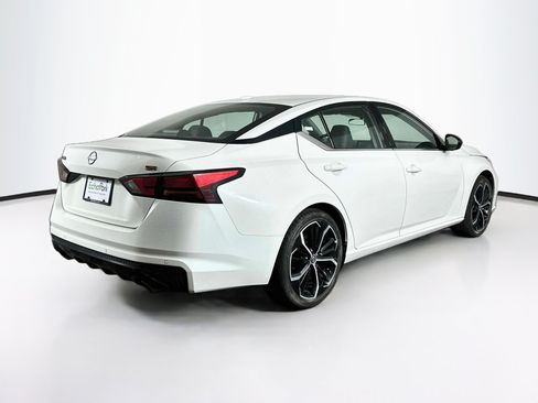 Used 2025 Nissan Altima 2.5 SR FWD image 9
