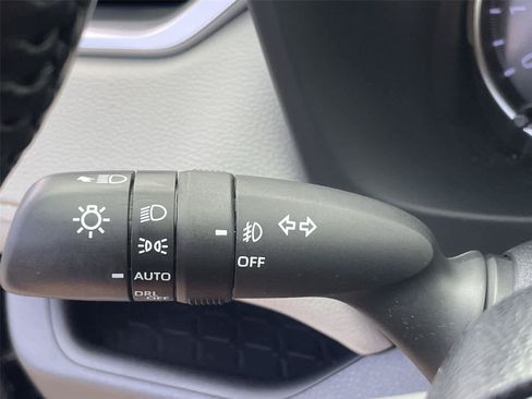 Used 2020 Toyota RAV4 XLE Premium AWD/4WD image 21